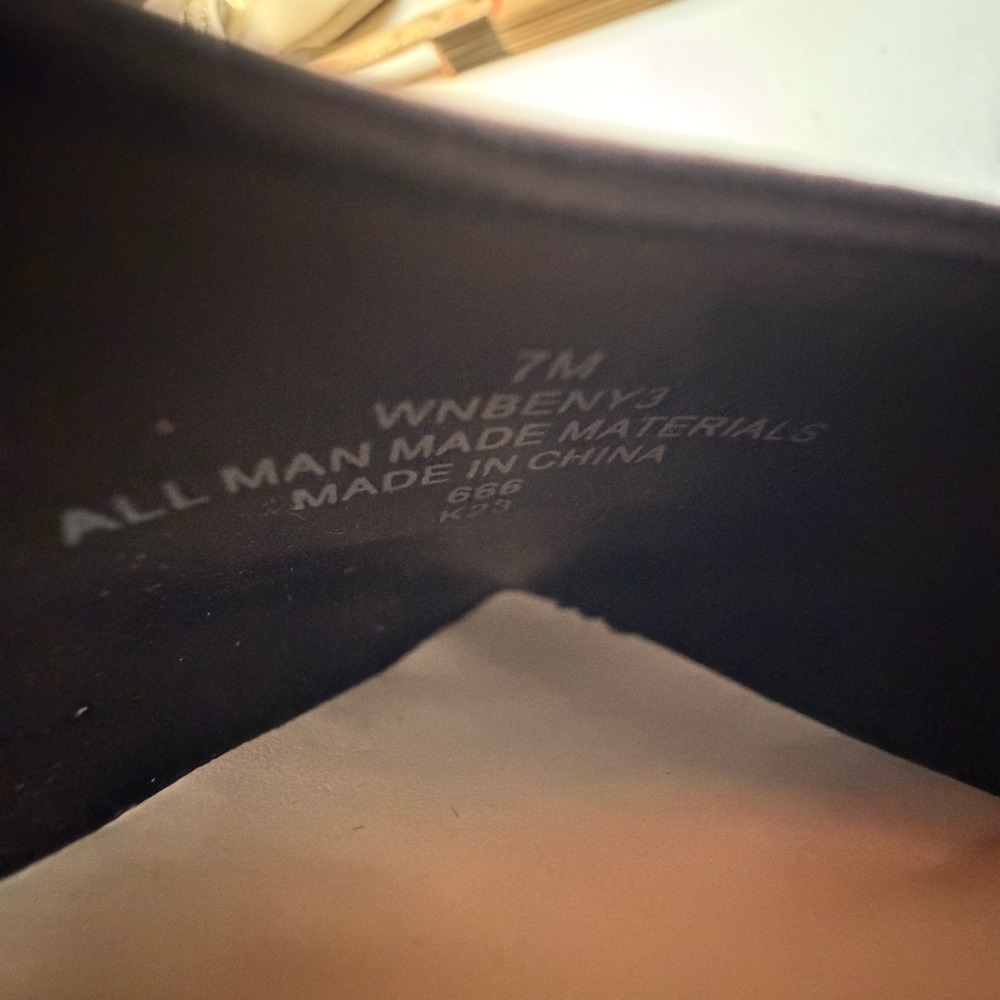 Nine West Women Cap Toe Patent Slingback Flats 7M Black Pointed Toe Classic Chic - Picture 7 of 7